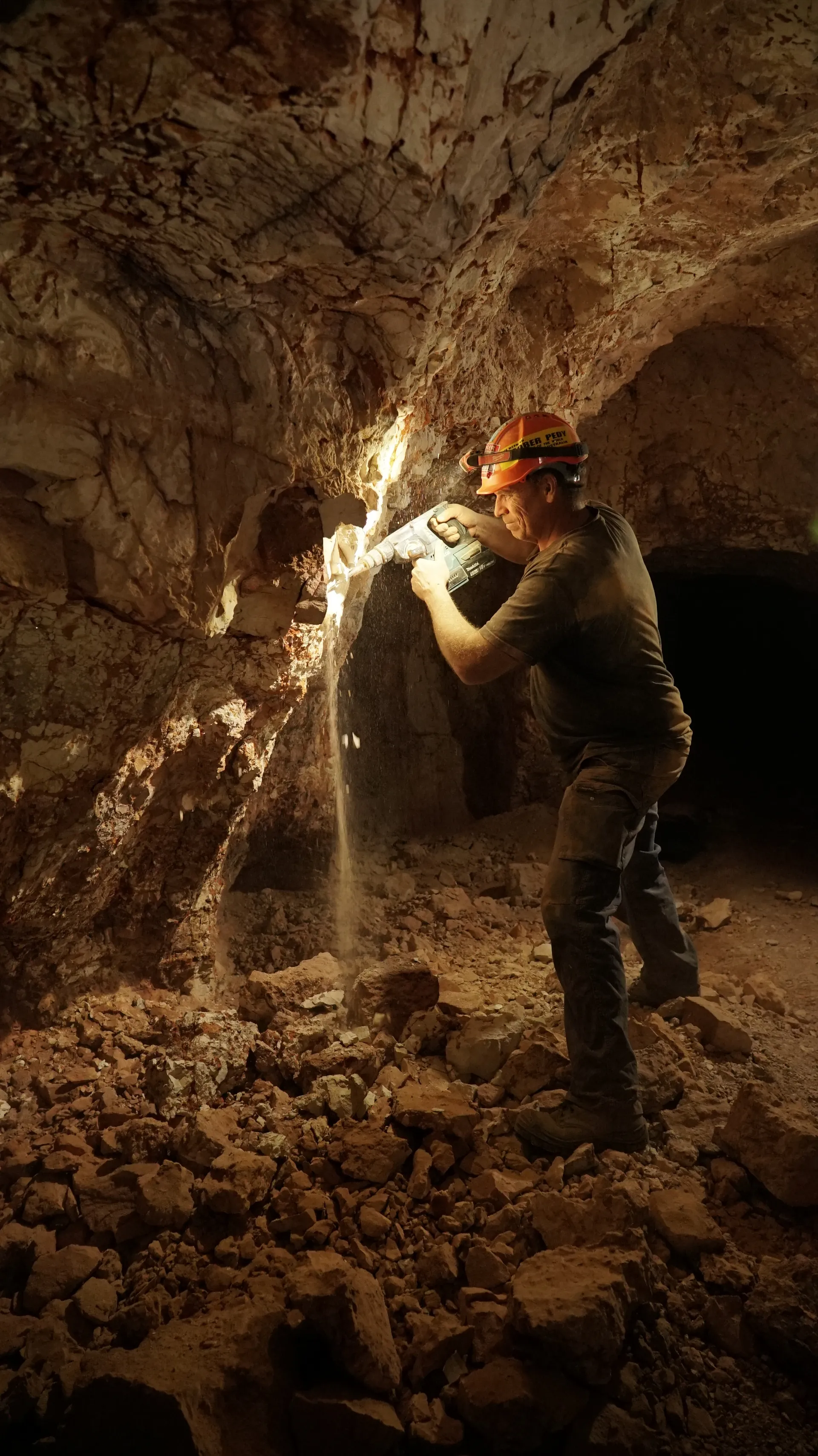 Dan Measey jackpicking for opal